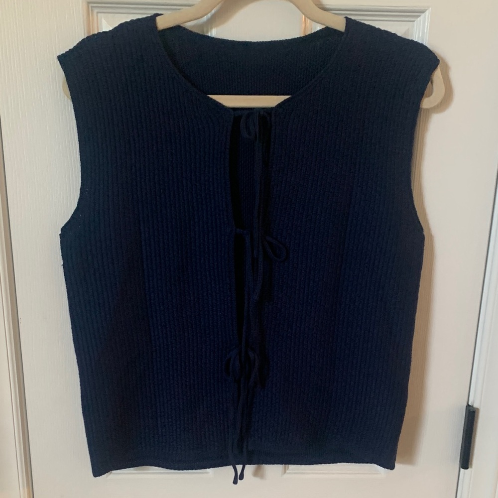 Women’s Navy Blue Small Trendy V- Neck Vest w/3 Ties in Front Unbranded